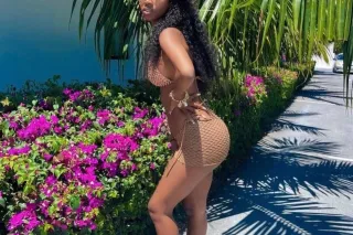 hot bombshell 💋petit fun size💋... - Image 1