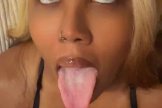 PRETTY AND THICC 👑🍑💦 PHEMOMANA... - Image 2