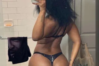 LETS PLAY😍😍💋 Ask about my 2 Girls 👯 Ask about my overnight - Image 4