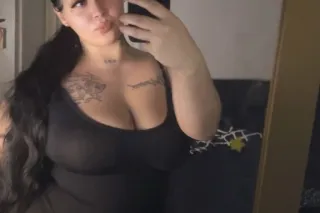 PASSING THROUGH INCALLS/OUTCALLS 😘 - Image 1