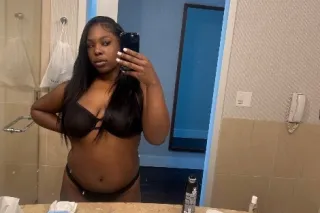 come have fun w sexy thick cho... - Image 1