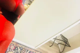 😘😘 Beautiful, Fun & Great Comp... - Image 1