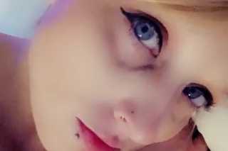 DD PAWG thick thighs pretty eyes - Image 3