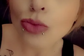 DD PAWG thick thighs pretty eyes - Image 1