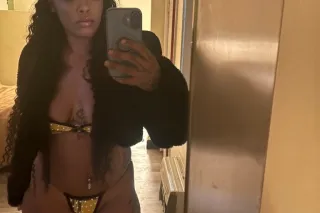 In town for the night 😌💦💦 - Image 5