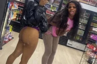 Sexy Lil Brown Skin🤤 out calls and car dates only🥰 - Image 8