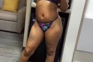 Ebony Queen💦 Tight And Ready👅😘... - Image 1