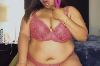 thick mexican in town 🇲🇽💋 i tr... - Image 1