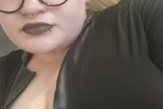 THICK THIGHS & PRETTY EYES👀..T... - Image 3