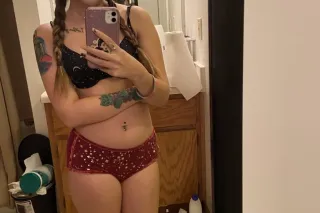 ✅Sexy Hot Girl💦 Enjoy my Servi... - Image 2