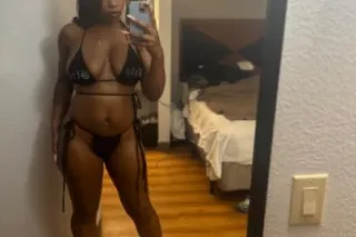 Layla's Paradise 🏝💦 READ AD PRICES BELOW - Image 1