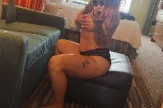 sexy discreet professional - Image 3