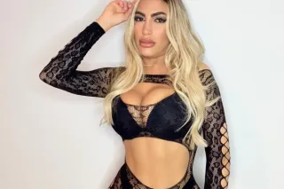 Sexy latina - Image 2