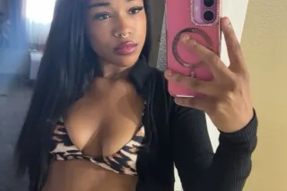 IN Carlsbad Cum see me (2 Girl Available) - Image 1