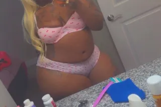 INCALLZ You came for a peak i stay for more pornhub model in the flesh juiceeyjade - Image 1