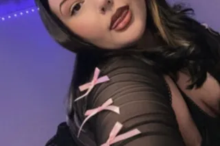 Thick, curvy, and sexy playmat... - Image 2