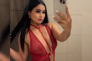 bomshell latina in Buffalo Air... - Image 1