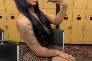 come enjoy my company 💋🥂 - Image 5