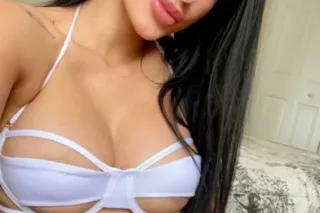 Latina favorita 🔥 full service... - Image 3