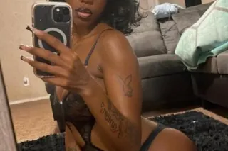 Fun With Bombshell Naomi - Image 4