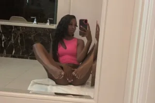 Fun With Bombshell Naomi - Image 9