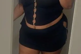 Young PRETTY VIXEN 😍 CURVY BOD... - Image 4
