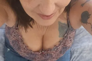 Super hot and sexy GILF ready to please - Image 8