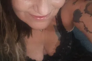 Super hot and sexy GILF ready ... - Image 1