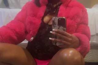 Tight Wet Pink Kitty💋💦 - Image 1