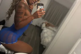 😍💦 TINK 🧚5’2 PETITE 🍫 TREAT RE... - Image 1