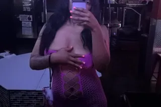 slim , sexy , & petite - Image 3