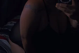 wet asf and ready to be fucked... - Image 1