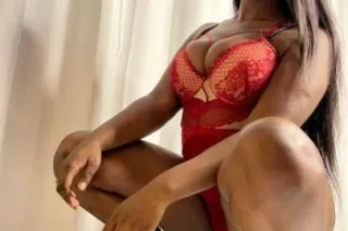 NEW IN TOWN THICK CHOCOLATE GODDESS - Image 5