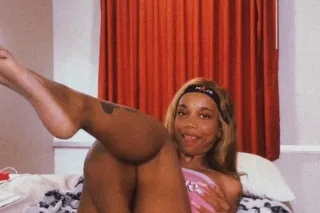 Your FAVORITE distraction 🤩💋 a... - Image 2