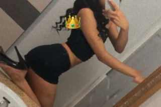 Pretty Petite Princess😍Bubble Butt 🫧Clean Classy🧼🥂Cum Have Fun With Princess😊 - Image 8