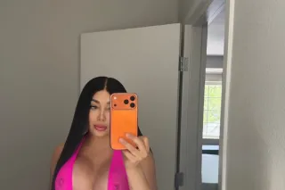 hermosa y delicious Latina 🇻🇪s... - Image 2