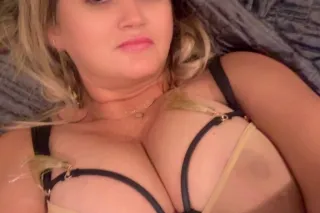 Sexy Milf guaranteed to make you cum! - Image 2