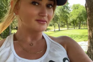 Sexy Milf guaranteed to make you cum! - Image 7