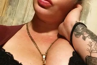 Beautiful experience women ava... - Image 4