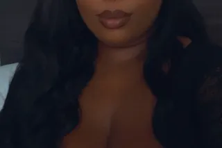 HERE IN TOWN LET HANG OUT !!! SUPER HOT AND THICK MIXED BABY HERE 💚💜 - Image 3