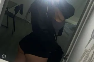 Thick Pawg ready to satisfy your every need👅🥵 - Image 2