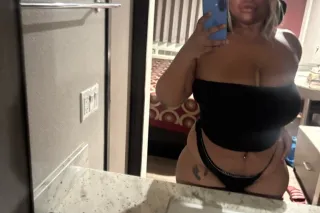 🍭GORGEOUS BLONDE BOMBSHELL WITH BIG DICK SUCKING LIPS 💋& A SOFT NATURAL BROWN BODY WHO LOVES SUCKING ON A HARD DICK WITH MY ASS IN THE AIR COME TOUCH ME & SEE HOW GOOD I FEEL INSIDE🧸 - Image 1
