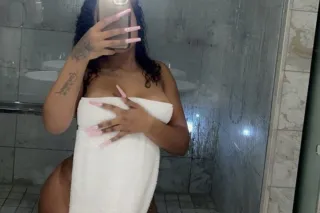 naveah busty babe - Image 2
