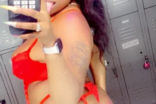 who up with the money right now and tryna have some funnn in these bunsss 💦💦💦💦 - Image 4