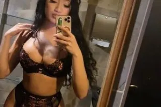 Beautiful BLASIAN MIX Girl HOSTING 😋😍🉐 GFE No Limits PARTY GIRL ❄❄❄ - Image 1