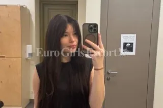 Lora, agency Genoa Escort. Last seen online: 20.7.2026 - Image 4