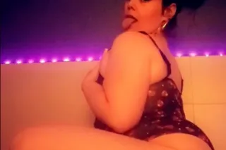 💦💋⭐CUM DRINK MY WATER DADDI SO... - Image 2