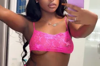 NEW IN TOWN COME TRY SOME OF THIS WET AND TIGHT PUSSY 💦💦💦😩 - Image 4