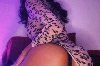 NEW IN TOWN ✨ Ebony Treat💦 Sli... - Image 1