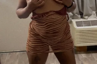 You're going to love how I do all my own stunts 🐝😩🤤 - Image 7